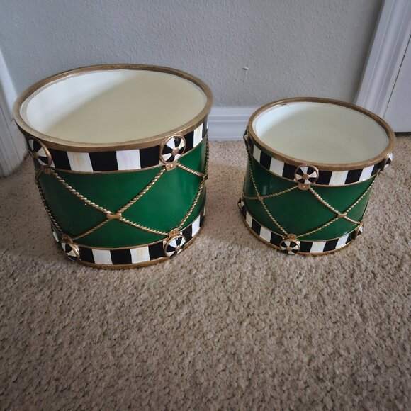 RARE RETIRED 2 MACKENZIE CHILDS EMERALD GREEN CHRISTMAS DRUM STAND PLANTER POT - Picture 4 of 9
